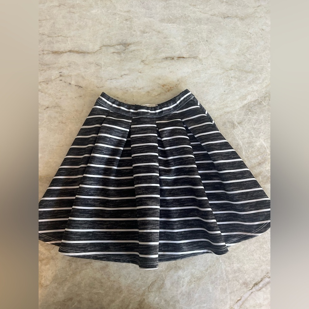 Dark grey and white girls pleated striped skirt!